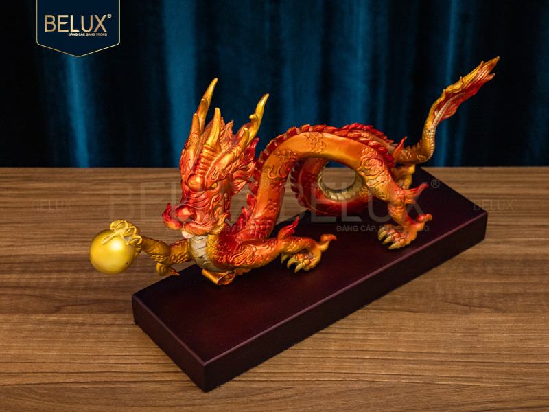 Tượng rồng ôm ngọc bằng đồng decor dài 36cm